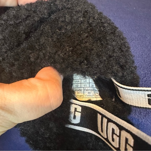 UGG Black Kids Slippers - Picture 5 of 5